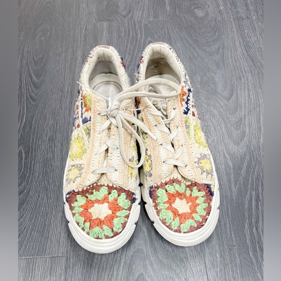 Free People Women’s Catch Me If You Can Multicolor Crochet Sneakers Sz 39/9 - Picture 6 of 9